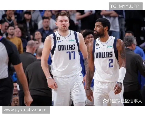 快船与独行侠激战正酣球迷热情高涨赛场精彩纷呈